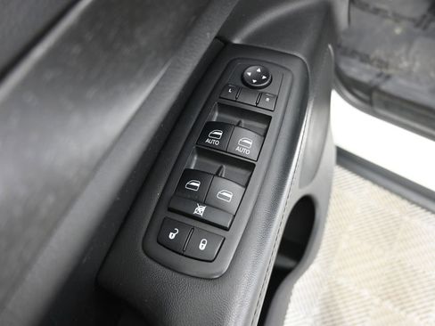 Used 2018 Jeep Grand Cherokee Laredo image 19