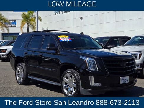 Used 2018 Cadillac Escalade Luxury AWD/4WD image 3