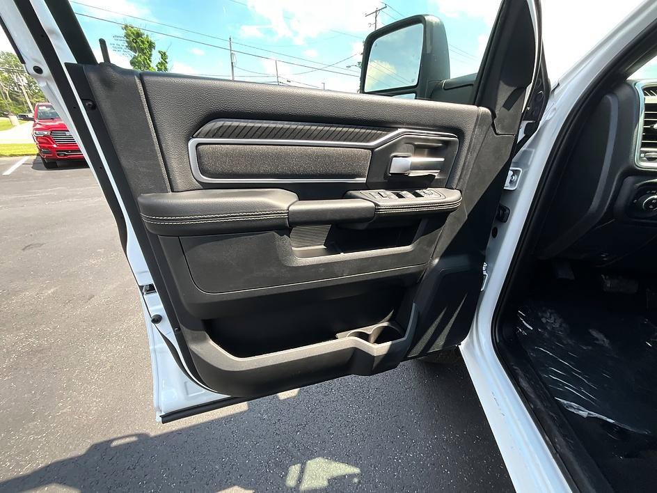 New 2026 RAM 3500 Big Horn AWD/4WD image 12