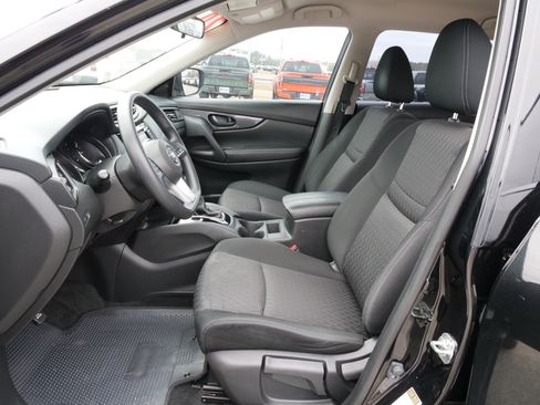 Used 2020 Nissan Rogue S image 16