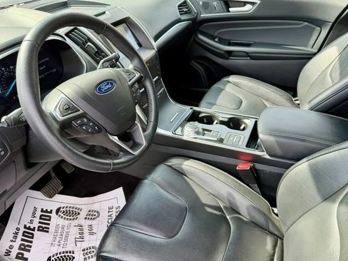 Used 2020 Ford Edge Titanium image 2