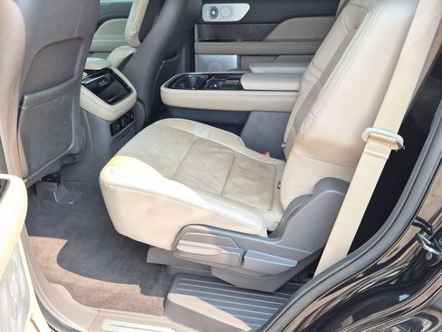 Used 2022 Lincoln Navigator Reserve AWD/4WD image 30