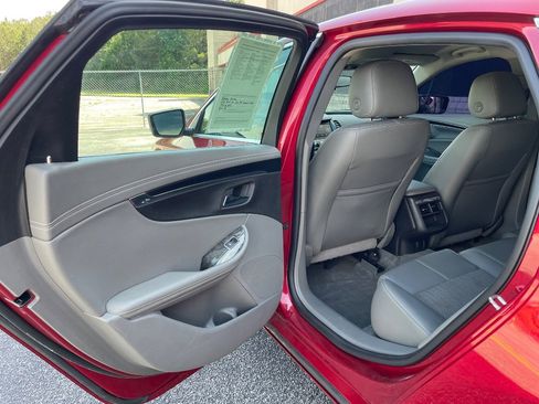 Used 2015 Chevrolet Impala LT FWD image 15