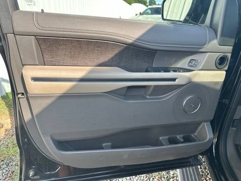 Used 2019 Ford Expedition Limited w/ Equipment Group 301A RWD image 14