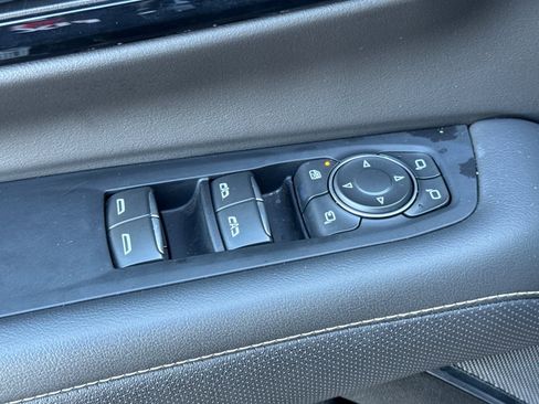 Used 2025 Chevrolet Suburban Premier image 13