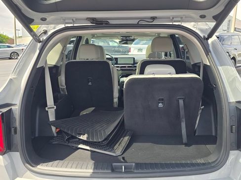 Certified 2025 Kia Sorento EX w/ Panoramic Sunroof Package FWD image 13