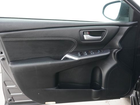 Used 2016 Toyota Camry XLE w/ Moonroof Package FWD image 19