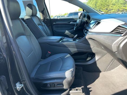 Used 2020 Buick Enclave Essence image 24