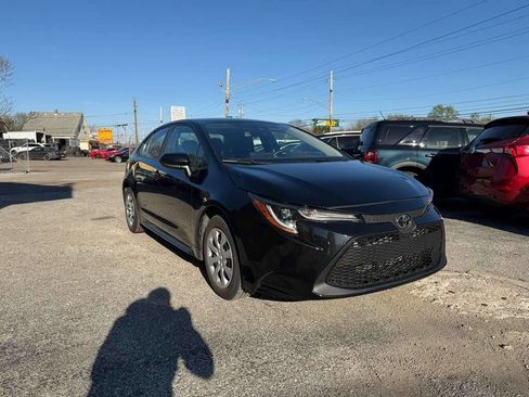 Used 2022 Toyota Corolla LE image 3