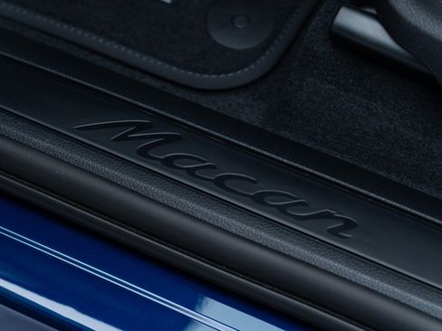 Certified 2024 Porsche Macan AWD/4WD image 12