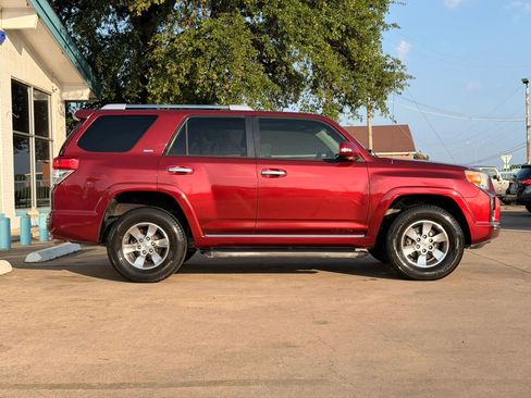 Used 2011 Toyota 4Runner SR5 w/ Premium Pkg w/Leather AWD/4WD image 2