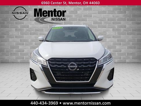 Used 2023 Nissan Kicks SV image 2