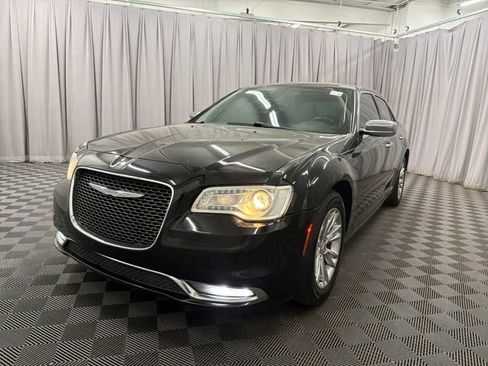 Used 2016 Chrysler 300 C RWD image 2