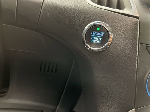 Used 2018 Ford Edge SE image 15