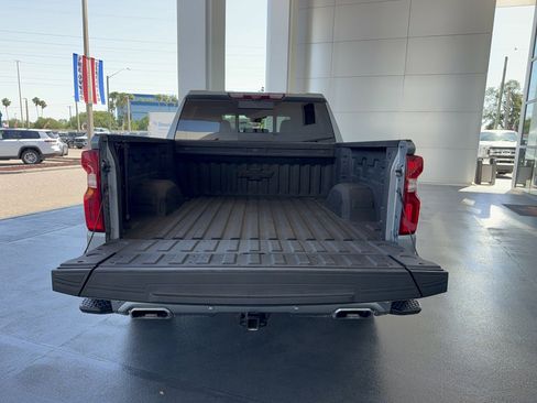 Used 2025 Chevrolet Silverado 1500 High Country AWD/4WD image 8