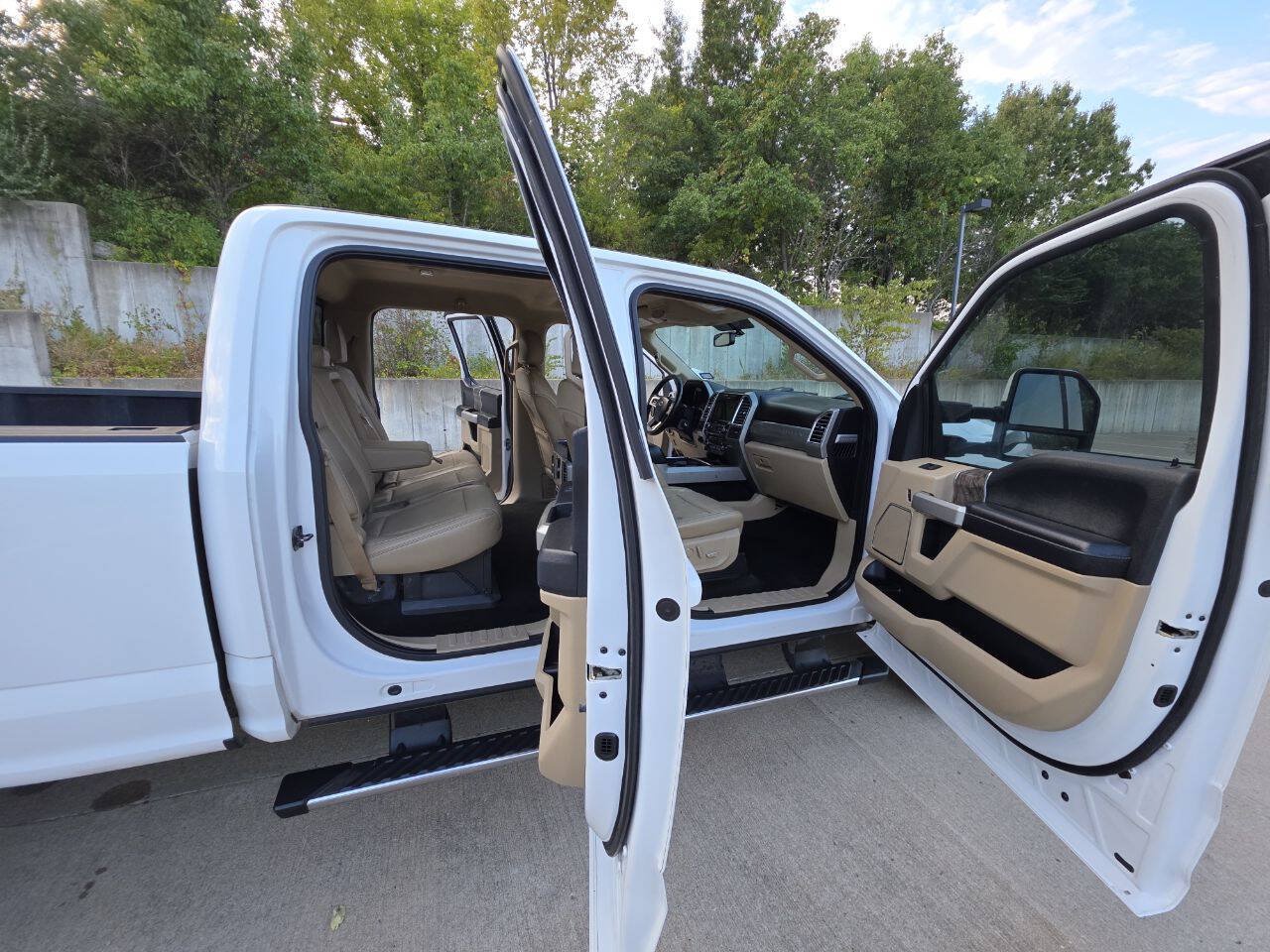 Used 2017 Ford F350 Lariat AWD/4WD image 54