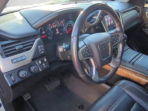 Used 2020 GMC Yukon Denali w/ Denali Ultimate Package image 10