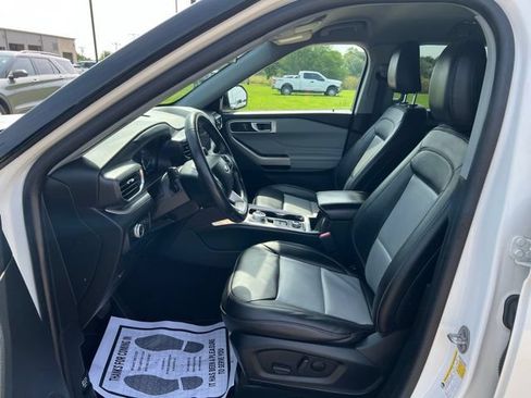 Used 2023 Ford Explorer XLT w/ Equipment Group 202A AWD/4WD image 10
