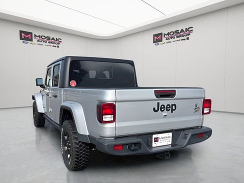 Used 2022 Jeep Gladiator Willys image 5