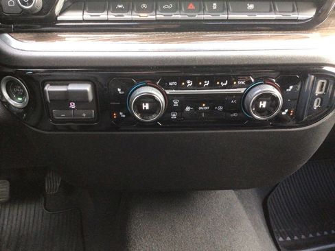 Used 2025 Chevrolet Silverado 1500 LT image 17