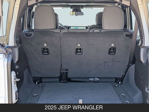 Used 2025 Jeep Wrangler Unlimited Sahara AWD/4WD image 23