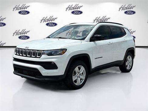 Used 2022 Jeep Compass Latitude w/ Sun and Sound Group AWD/4WD image 3