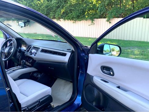 Used 2017 Honda HR-V LX image 18