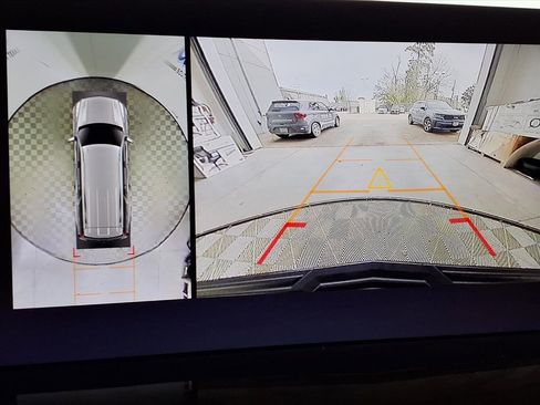 Used 2025 Cadillac Escalade ESV Sport Platinum image 12