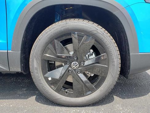New 2026 Volkswagen Taos SE FWD image 12