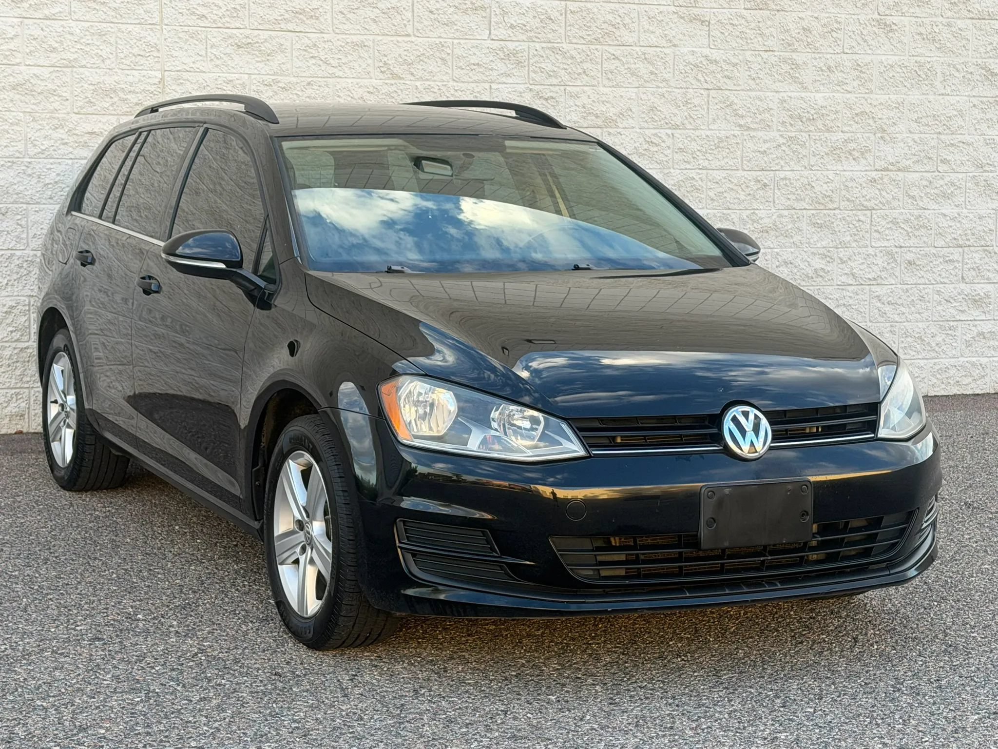 Used 2015 Volkswagen Golf TDI S FWD image 3