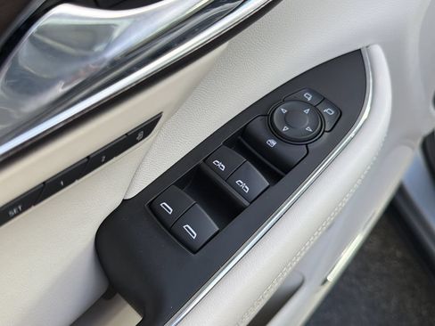 Used 2023 Buick Envision Avenir FWD image 23