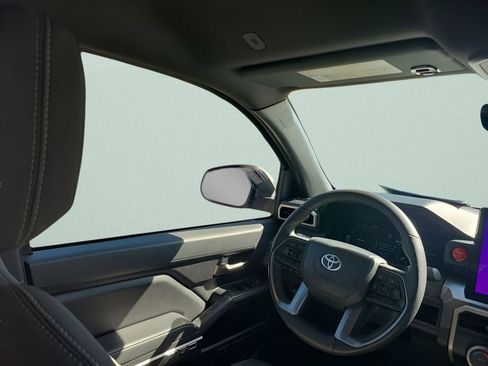 Used 2024 Toyota Tacoma TRD Off-Road image 7