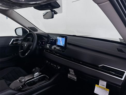 New 2026 Mitsubishi Outlander SE image 26