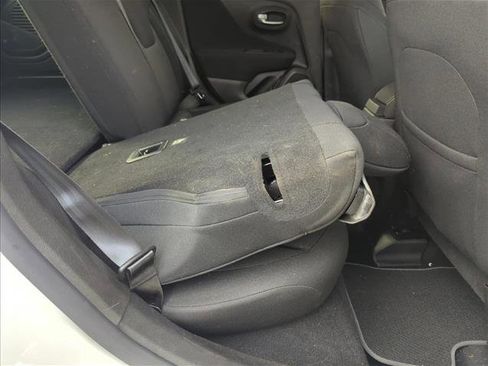 Used 2021 Jeep Renegade Latitude image 18