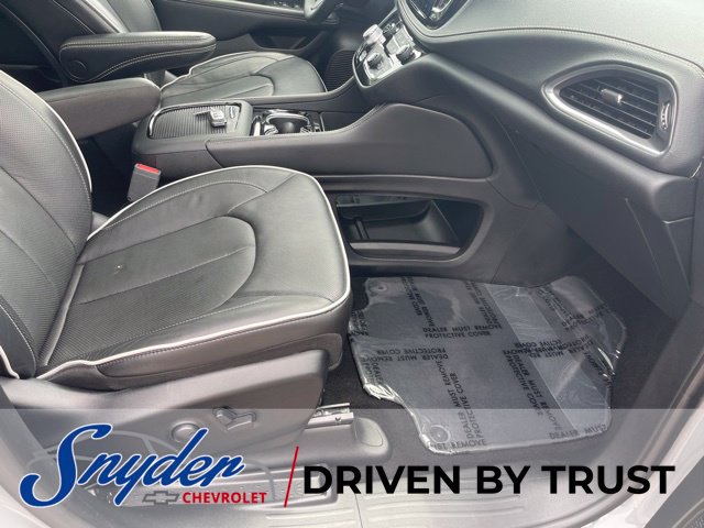 Used 2025 Chrysler Pacifica Limited FWD image 34