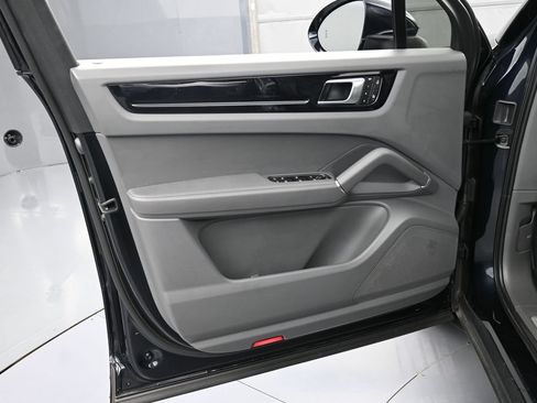 Certified 2023 Porsche Cayenne AWD/4WD image 15