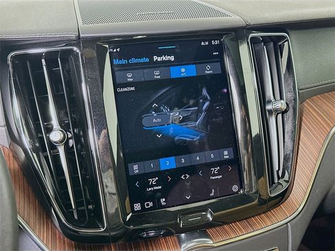 Used 2023 Volvo XC60 T8 Ultimate image 14