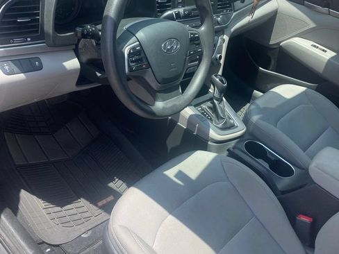 Used 2017 Hyundai Elantra SE w/ Cargo Package FWD image 6