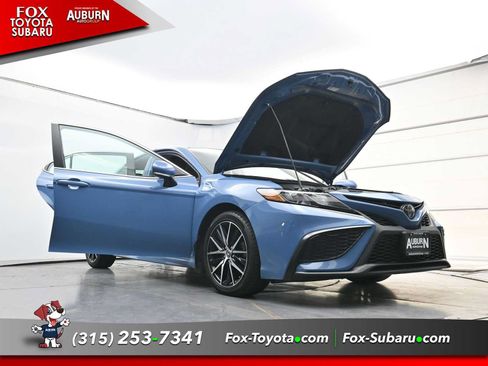 Used 2024 Toyota Camry SE w/ Cold Weather Package FWD image 40