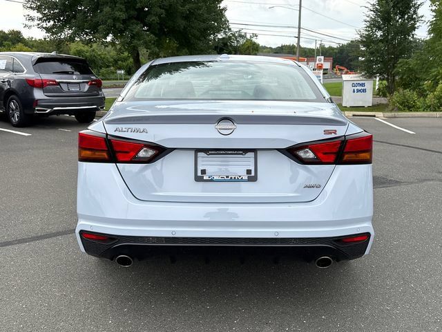 Used 2023 Nissan Altima 2.5 SR w/ SR Premium Package AWD/4WD image 3