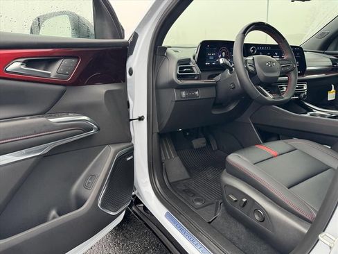 New 2026 Chevrolet Traverse RS w/ LPO, Floor Liner Package image 11