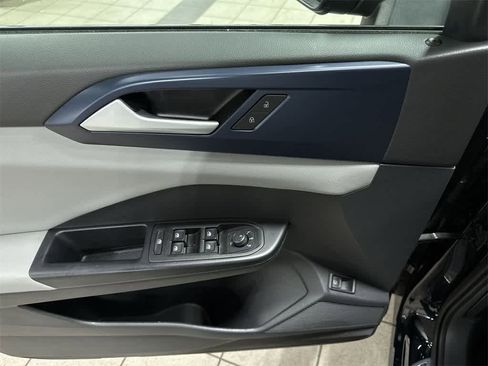 Used 2023 Volkswagen Taos SE w/ Panoramic Sunroof Package image 22