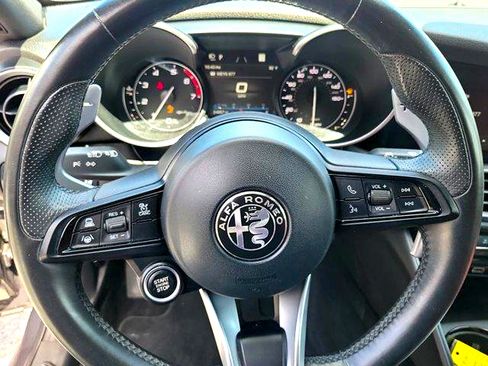 Used 2023 Alfa Romeo Giulia Veloce RWD image 29