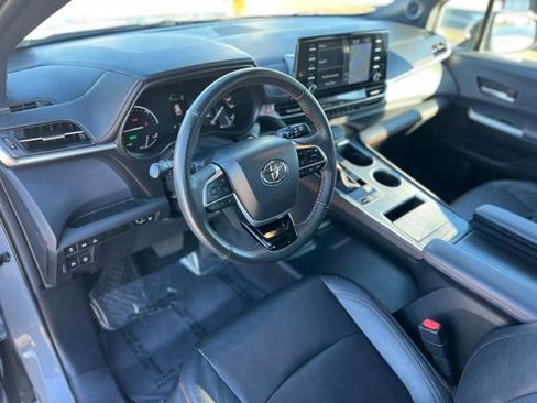 Used 2023 Toyota Sienna XSE image 13