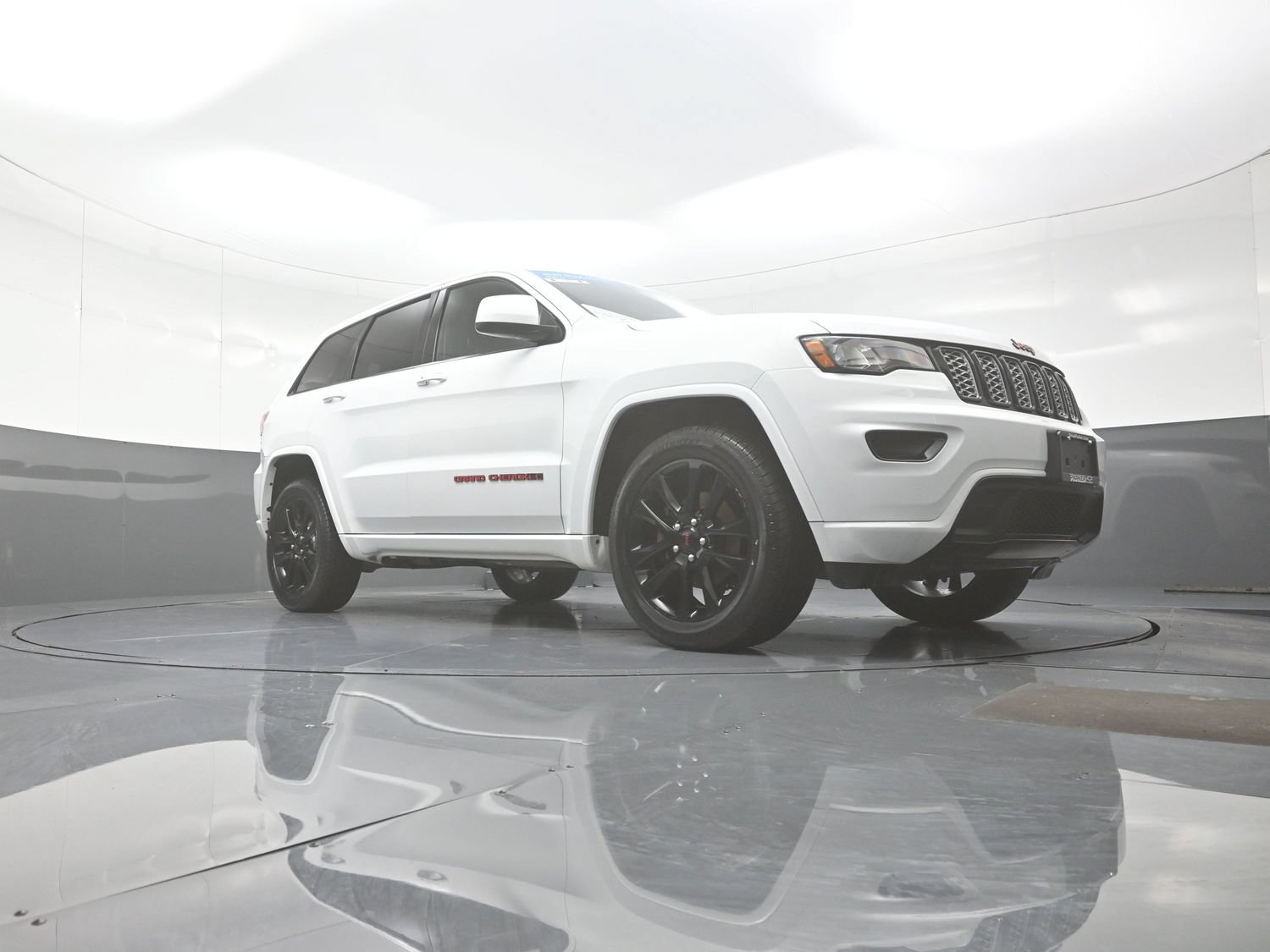 Used 2020 Jeep Grand Cherokee Altitude AWD/4WD image 9