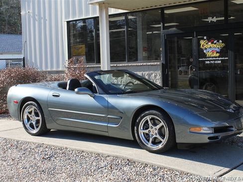 Used 2003 Chevrolet Corvette Coupe w/ Preferred Equipment Group1 RWD image 1