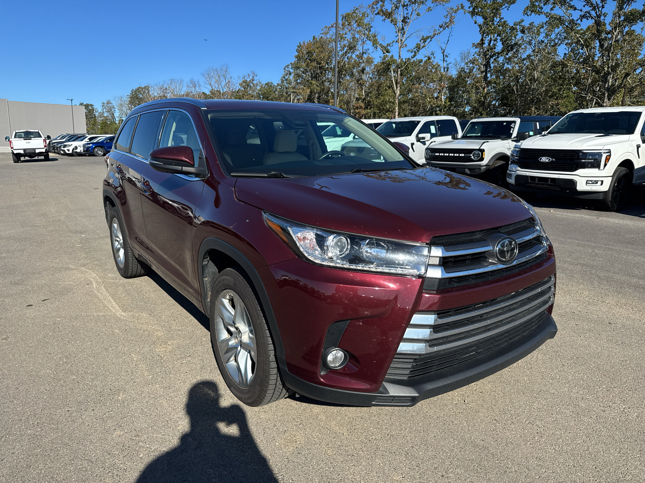 Used 2017 Toyota Highlander Limited FWD image 3