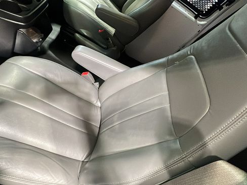 Used 2018 Chevrolet Express 3500 LS w/ Cold Climate Package RWD image 11