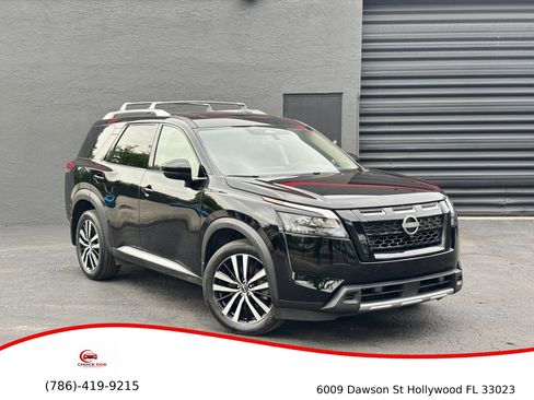 Used 2025 Nissan Pathfinder Platinum AWD/4WD image 1