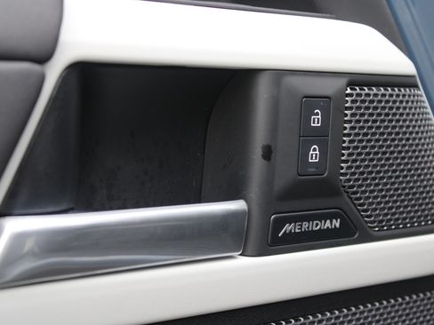 Used 2024 Land Rover Defender 110 S image 15